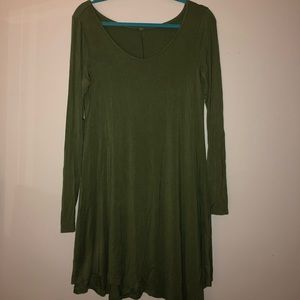 Green long sleeve dress